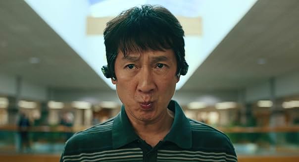 映画『エブリシング・エブリウェア・オール・アット・ワンス』のポスター1