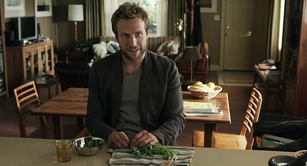 パイの話に熱心に耳を傾けるカナダ人のライター