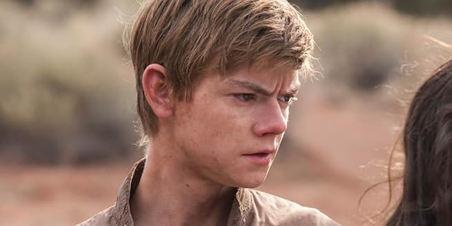 腕の血管が黒く浮き上がり、体調不良を隠そうとするニュート