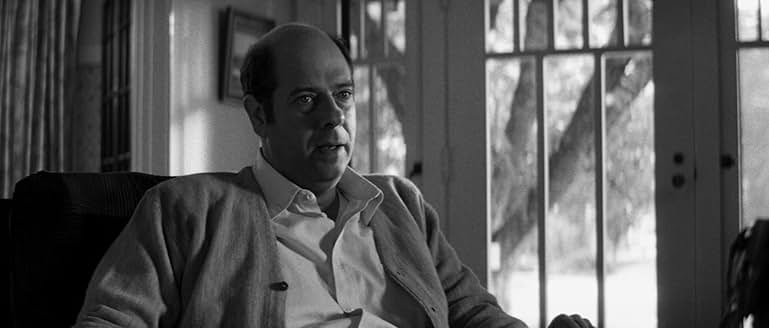 車椅子に座り、虚ろな表情をしているサミー・ジャンキス