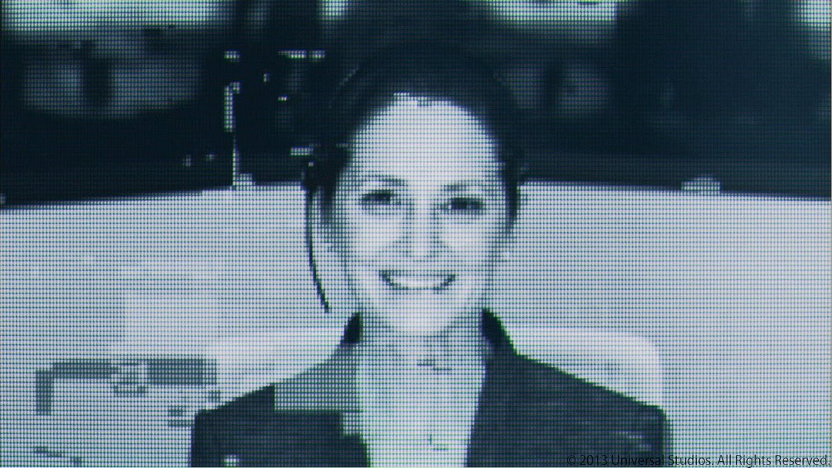 モニター画面に映し出され、ジャックたちに指令を出すサリー