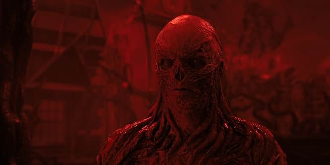 全身が触手のような皮膚で覆われた、恐ろしい姿のヴェクナ