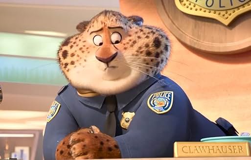 受付カウンターでドーナツを頬張るチーターのクロウハウザー